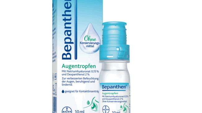 Bepanthen Augentropfen in einer transparenten Flasche mit blauer Verschlusskappe und einer Verpackung in Blau und Weiß.